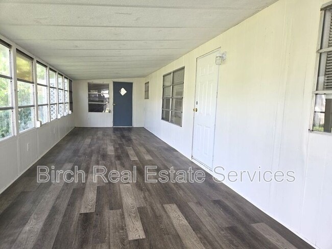 Building Photo - 7106 Commons Blvd