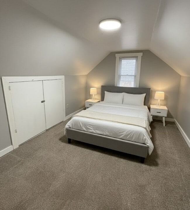 Building Photo - 2-Bed, 1-Bath House for Rent! NO APPLICATI...