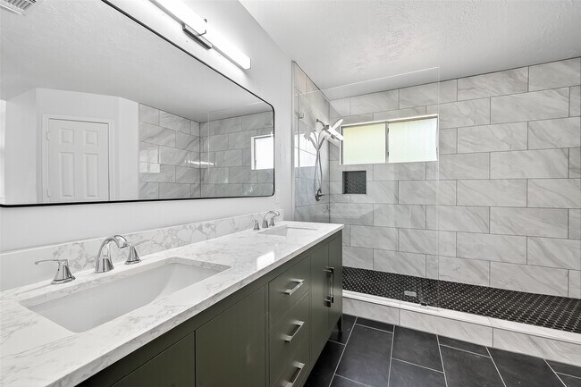 Building Photo - 7115 Renfro Dr