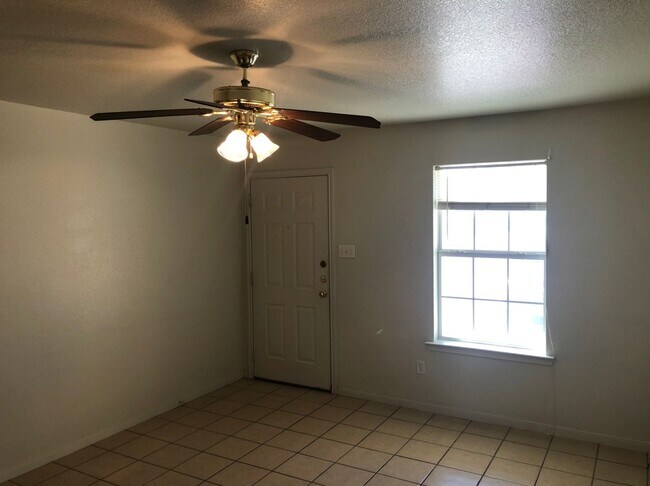 Building Photo - 403 Justin Ln