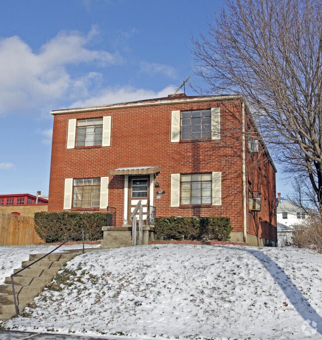 Building Photo - 17 E Hillcrest Ave