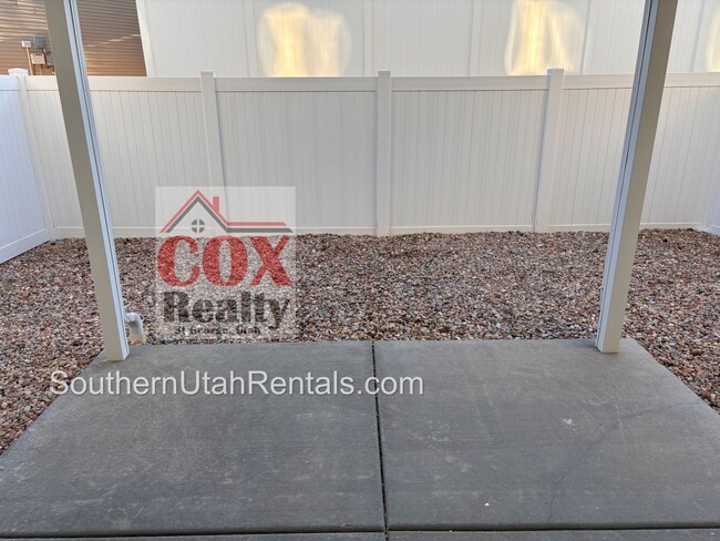 Building Photo - Cedar City 3 bed | 2 Bath | 2 Car townhome