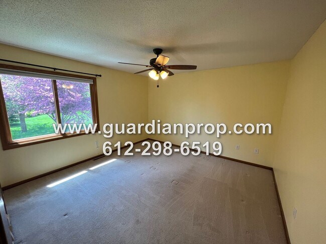 Building Photo - 2820 Blue Ridge Dr