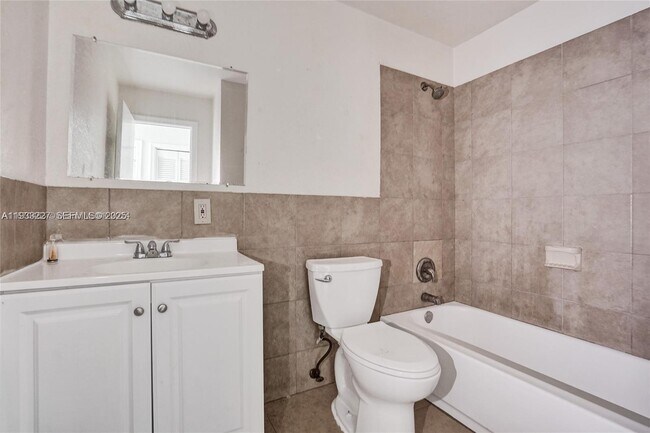 Building Photo - 5310 NW 18th Pl