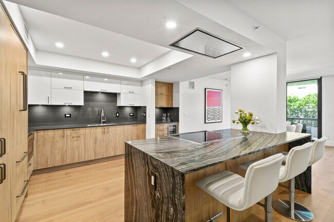 Building Photo - 2660 S Ocean Blvd