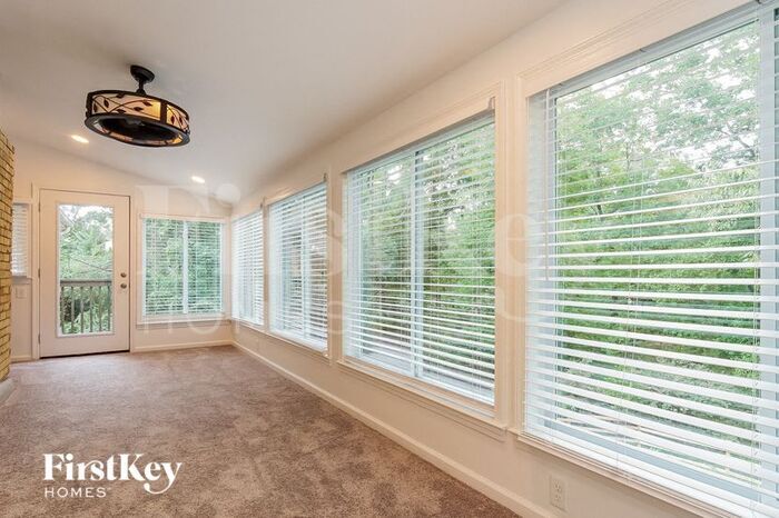 Building Photo - 3453 Lynngate Cir