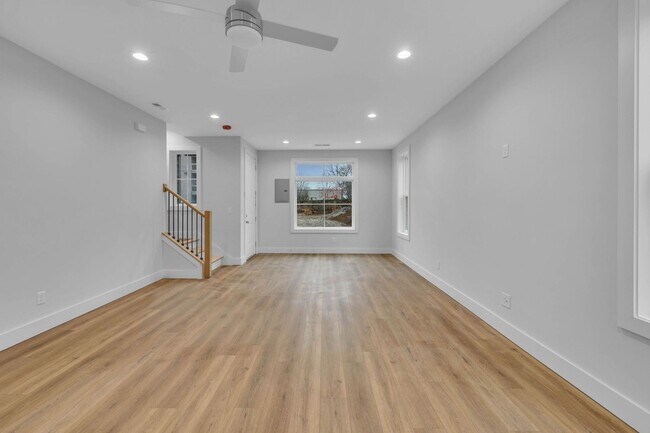 Building Photo - 425A Veritas St.