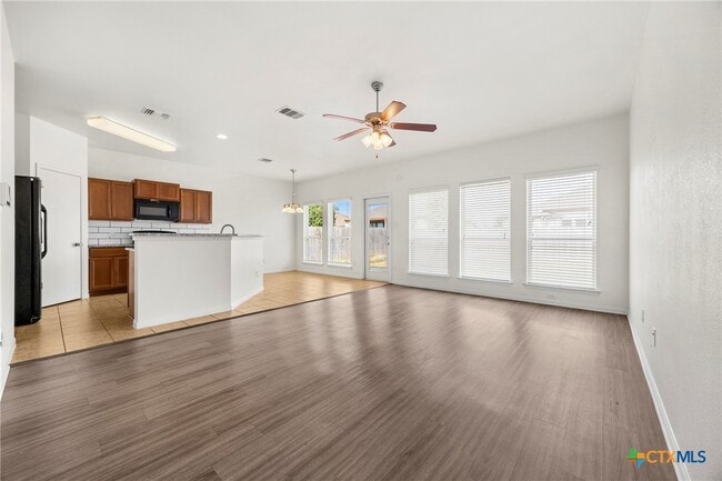 Building Photo - 1217 Roanoke Dr