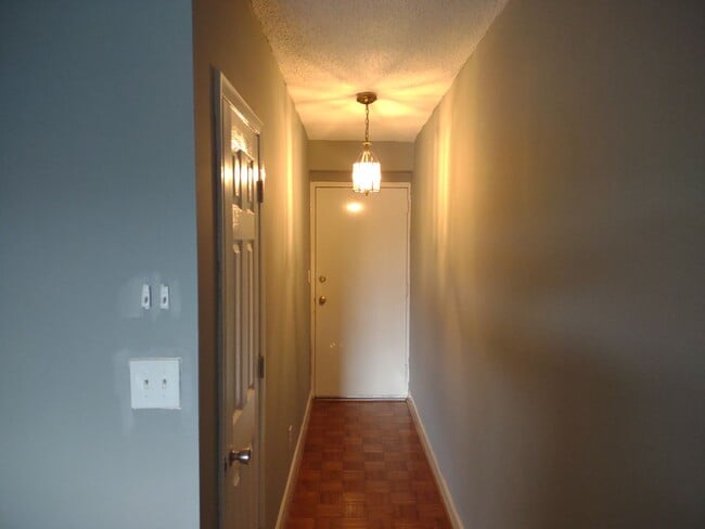 Building Photo - Marvellous Two Bedroom Condo With Perks!