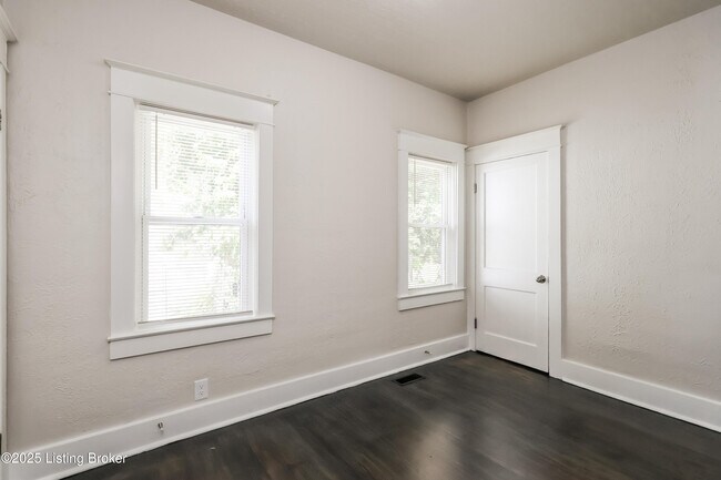 Building Photo - 637 Lindell Ave