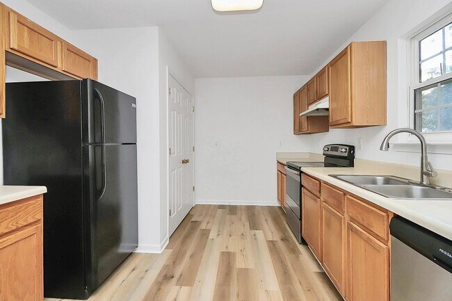 Building Photo - 1215 McAllister Dr