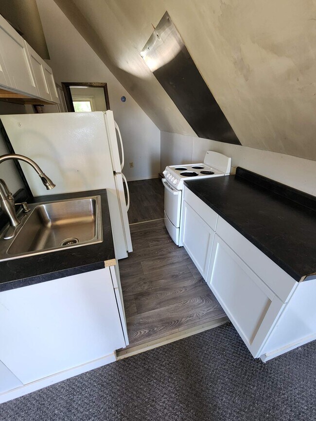 Building Photo - 112 Grove St