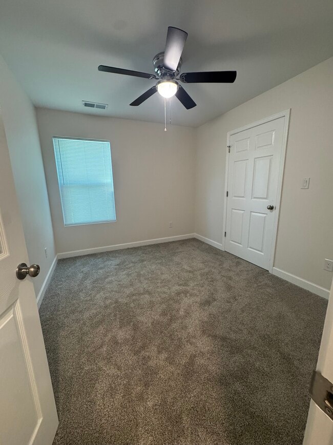 Building Photo - Hicks Duplex