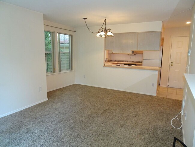 Building Photo - Modern 2-Bedroom Condo in Bellevue’s Merce...