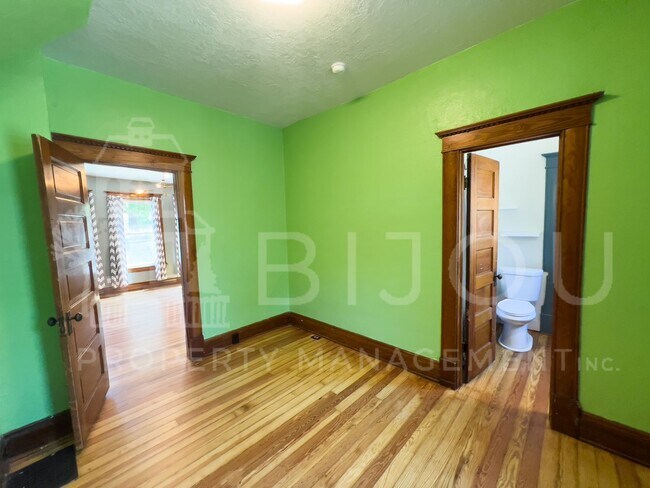 Building Photo - Patty Jewett Bungalow