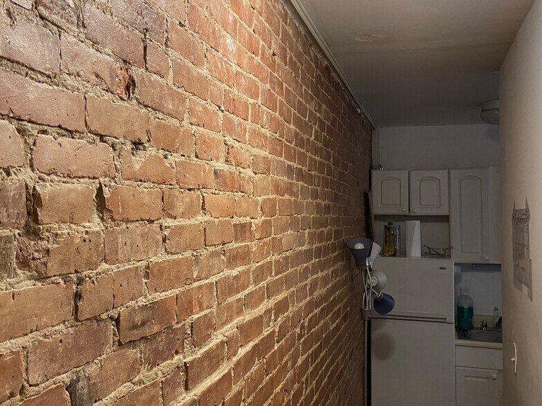 Building Photo - 28 S Huntington Ave