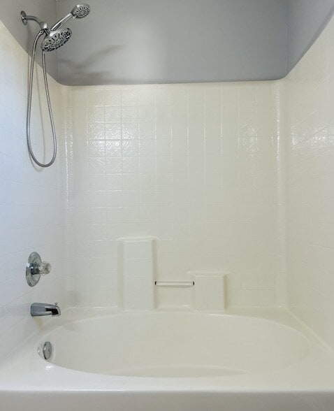 Building Photo - 1808 Lakewood Village Dr
