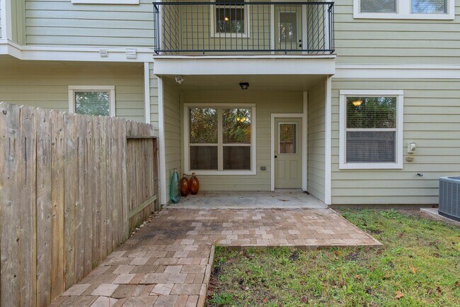 Building Photo - 174 Cheswood Forest Dr