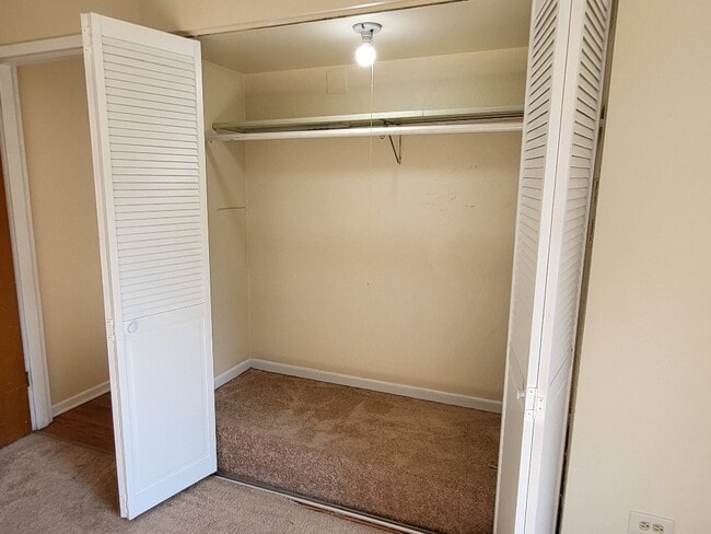 Building Photo - 7510 Farmingdale Dr