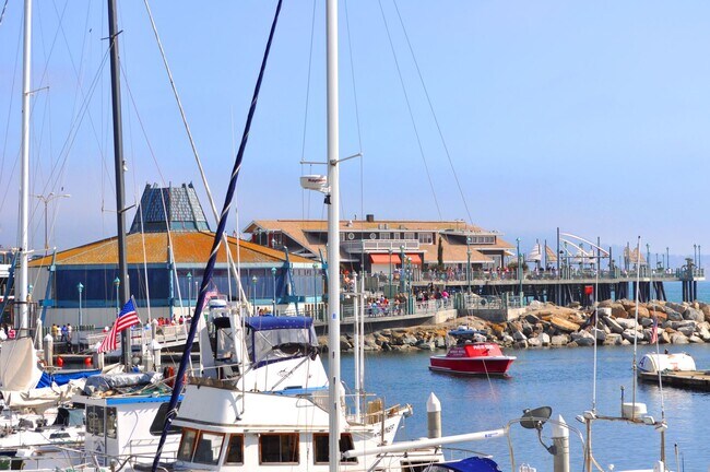 Building Photo - 2 Bed, 2 Bath Condo on the Esplanade with ...