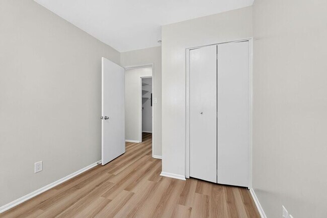 Building Photo - 5168 Mapleridge Dr