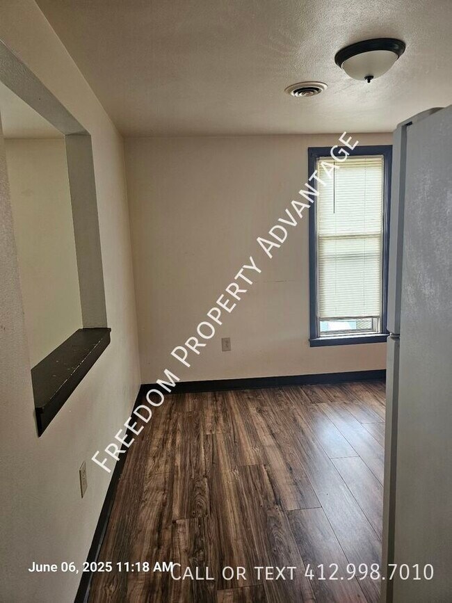 Building Photo - 130 Hall Ave