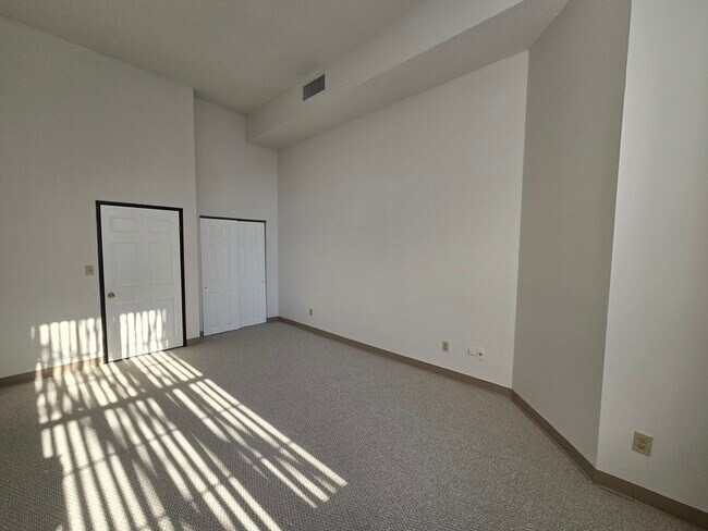 Building Photo - 130 Beach St