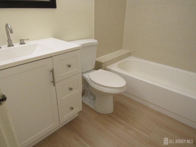 Building Photo - 32 Lafayette Ct