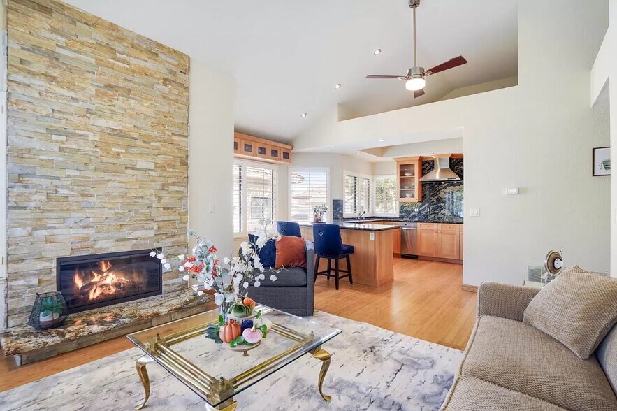 Building Photo - 3056 Lakemont Dr