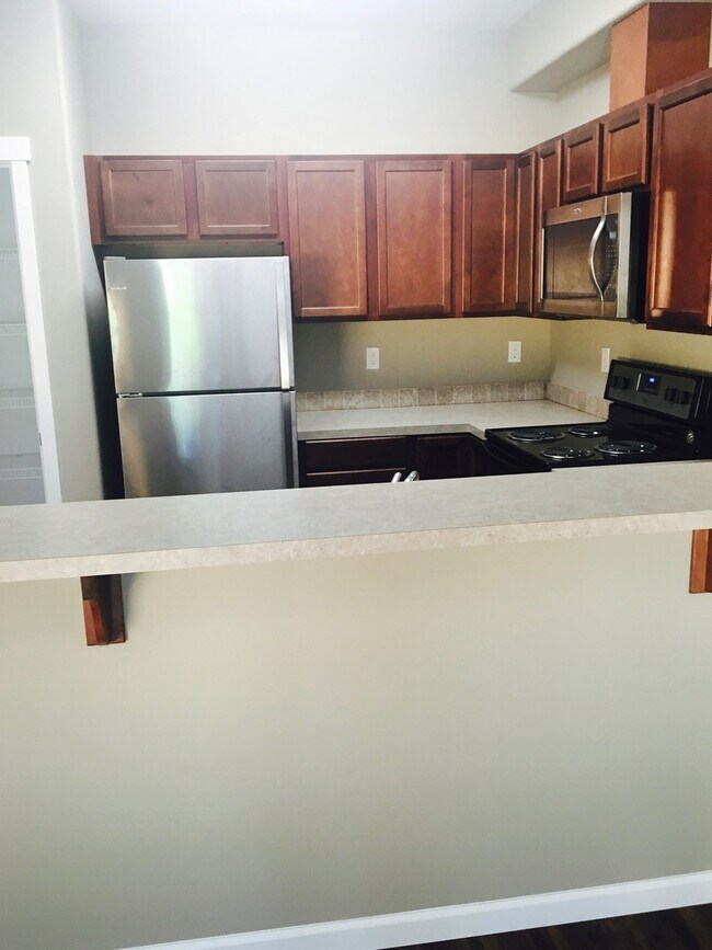 Building Photo - 1422-1422 Marigold Dr