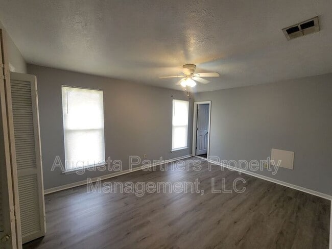 Building Photo - 4536 Hillside Dr