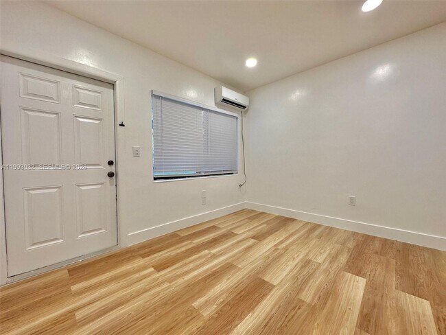 Building Photo - 5545 N Miami Ave