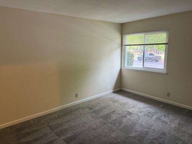 Building Photo - PARKLIKE SETTING ...CLEAN, AND FRESH, NEW REFRIGERATOR, NEW CLOSET DOORS...2 BEDROOMS/1 BATH IN G...