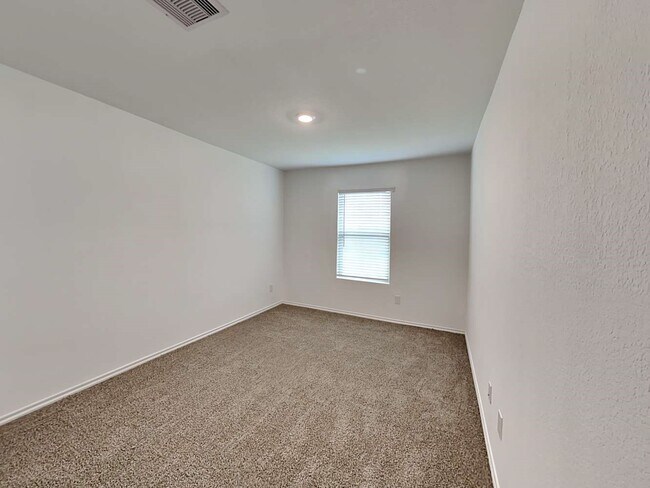 Building Photo - 24139 Mustang Run Dr