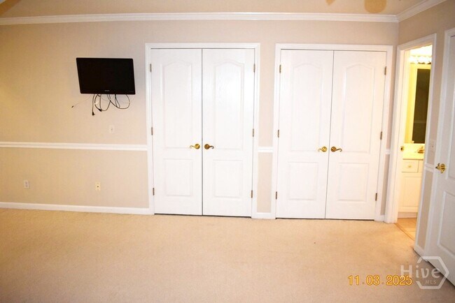 Building Photo - 10 Piper's Pond Ln