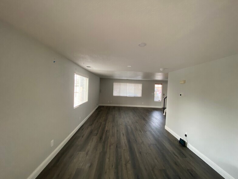 looking towards the front of the house - 17110 Waxwing Ct