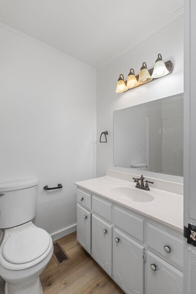 Building Photo - 104 Colorado Ave