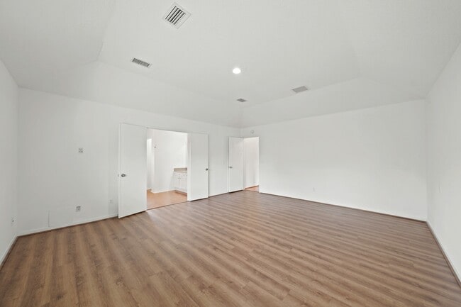 Building Photo - 21226 Park Willow Dr