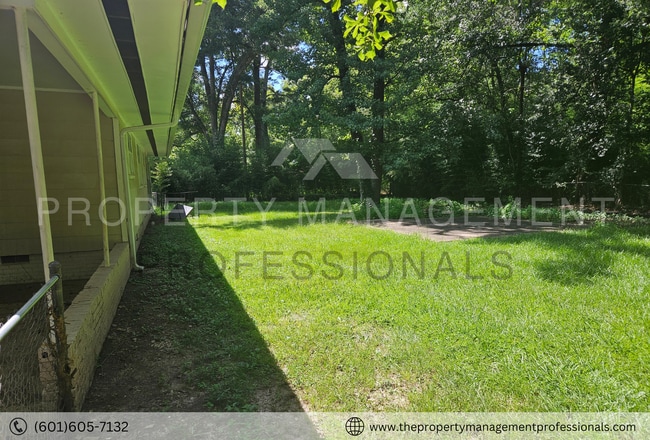Building Photo - Plenty of space to roam and call home!