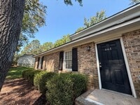 Building Photo - PRE - LEASING FOR AUGUST 11TH 2026!