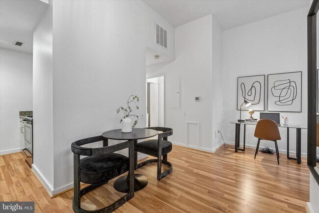 Building Photo - 315 New St