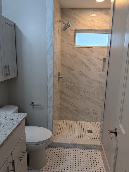 Building Photo - 1869 Montclaire Ln