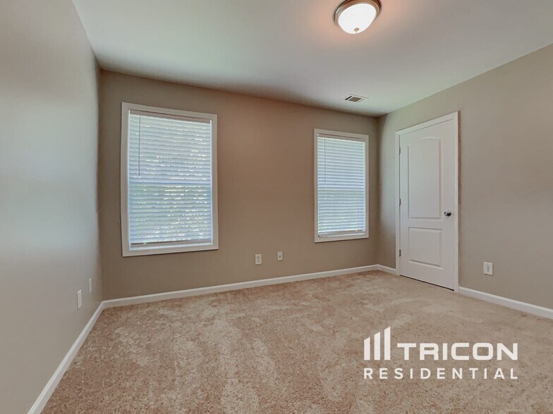 Building Photo - 3540 Stoney Creek Way