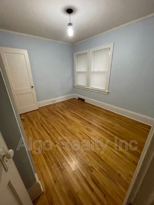 Building Photo - 1475 Albert St N