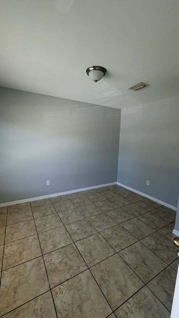 Building Photo - 2 Bedroom + Den in Lehigh Acres
