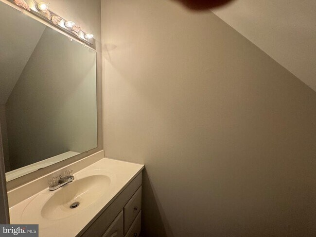 Building Photo - 9728 Summer Park Ct