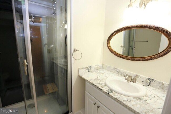 Building Photo - 9705 Fernwood Rd