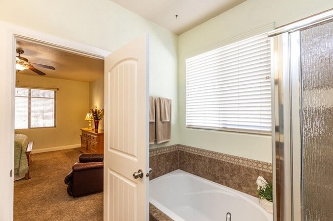 Building Photo - Beautiful 3 bed 2 bath Home!