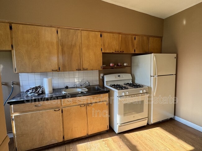 Building Photo - 2350 Newton St