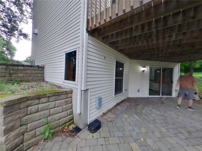 Building Photo - 8915 Umbria Pl N